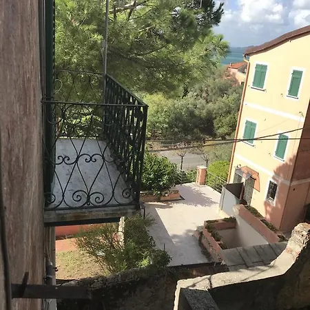 Piccola Giulia Lerici